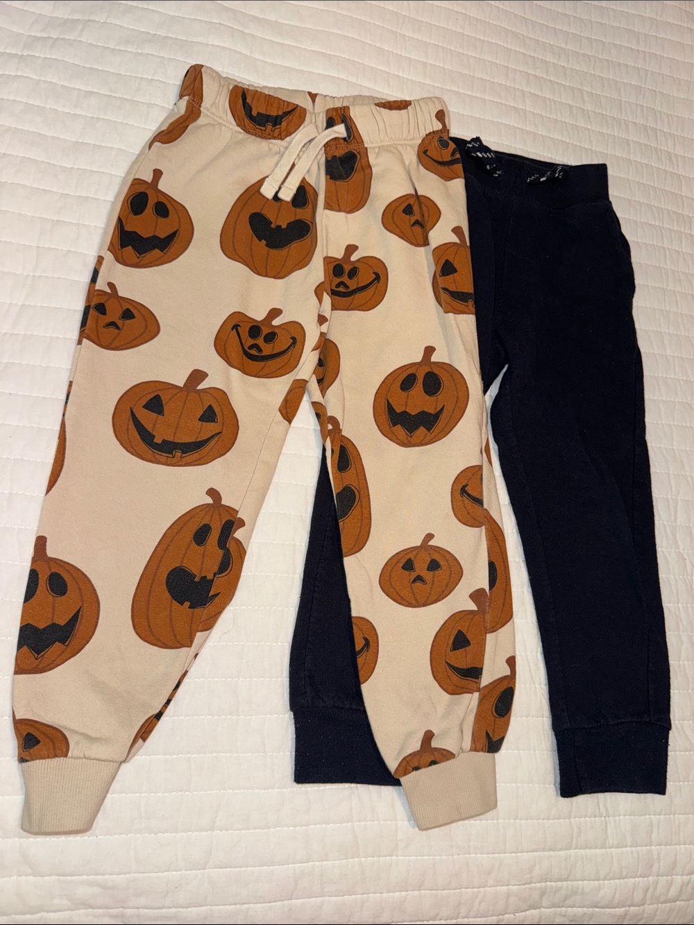 GUC Set of 2 Halloween Theme Pumpkin and Black Sweat Pants Toddler Boys Size 4T
